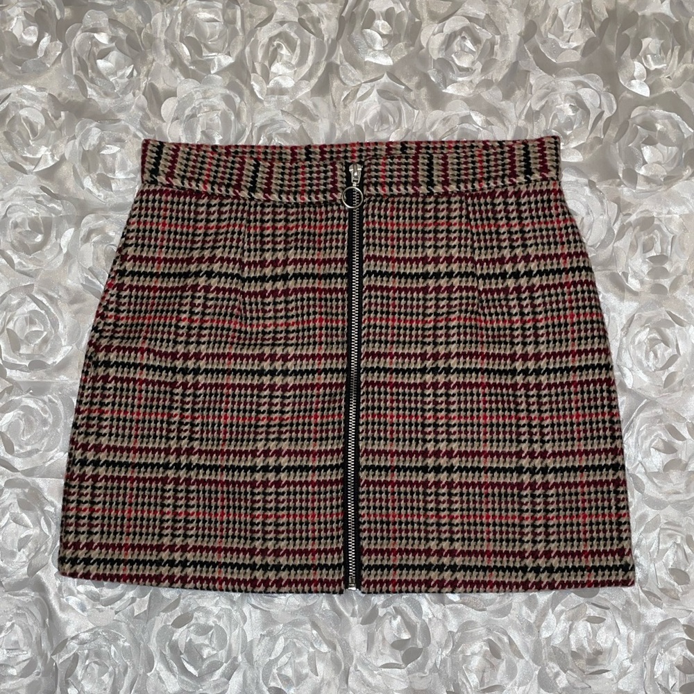 Houndstooth Plaid Pattern Skirt